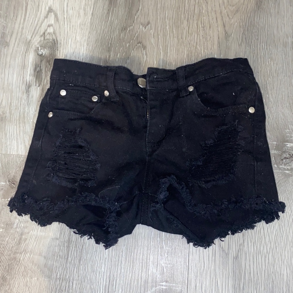 Denny’s black ripped jeans shorts